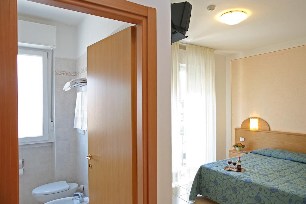 Hotel Marina Bardolino Exteriör bild